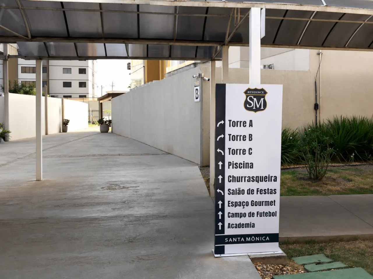 Totem de sinalização de condomínio