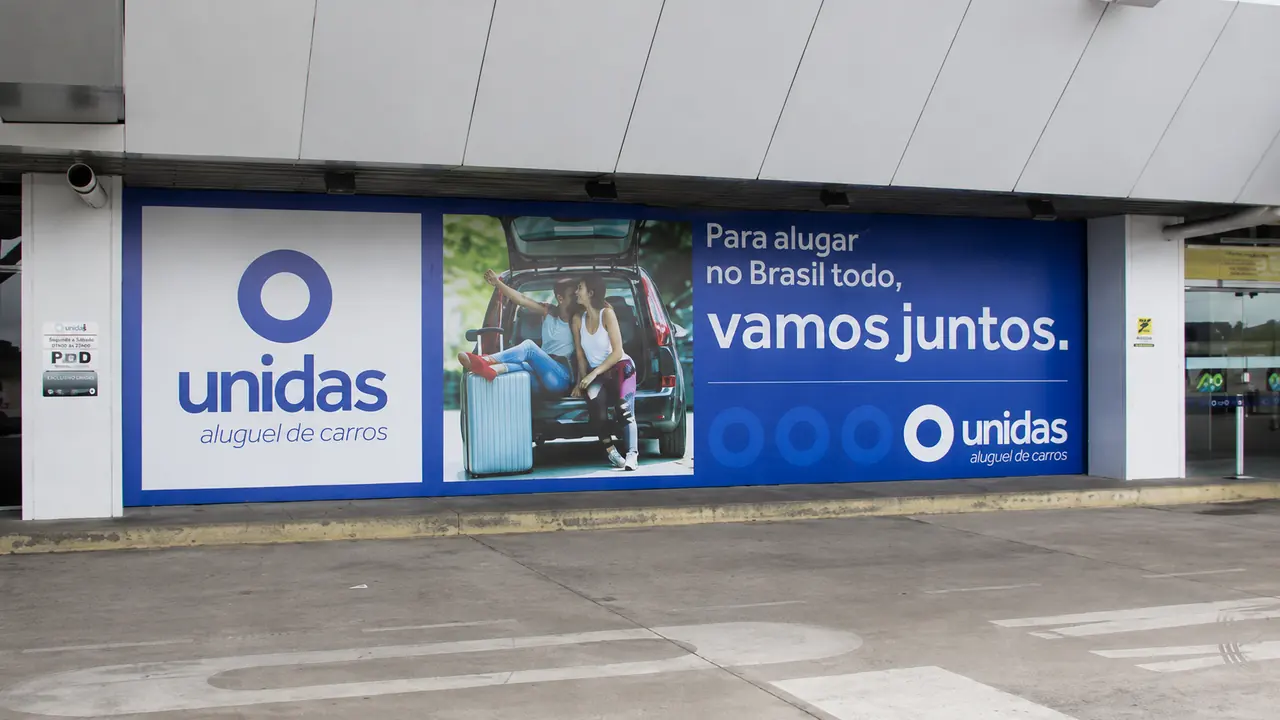Fachada adesivada de locadora