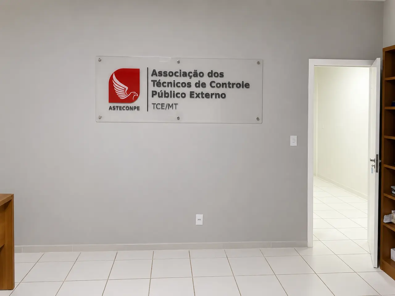 Placa de identificação de porta
