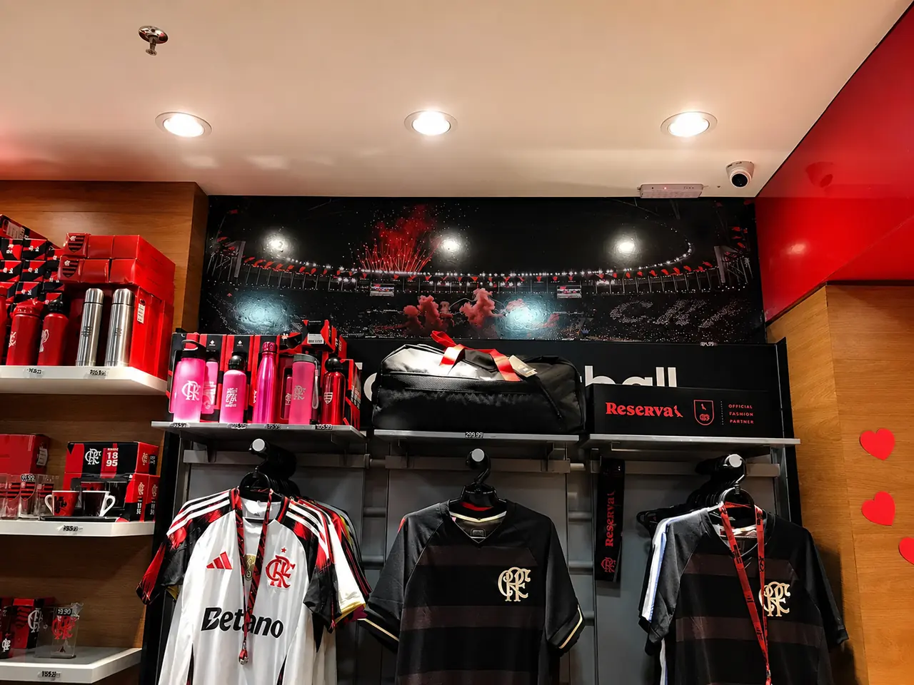 Painel adesivado em loja