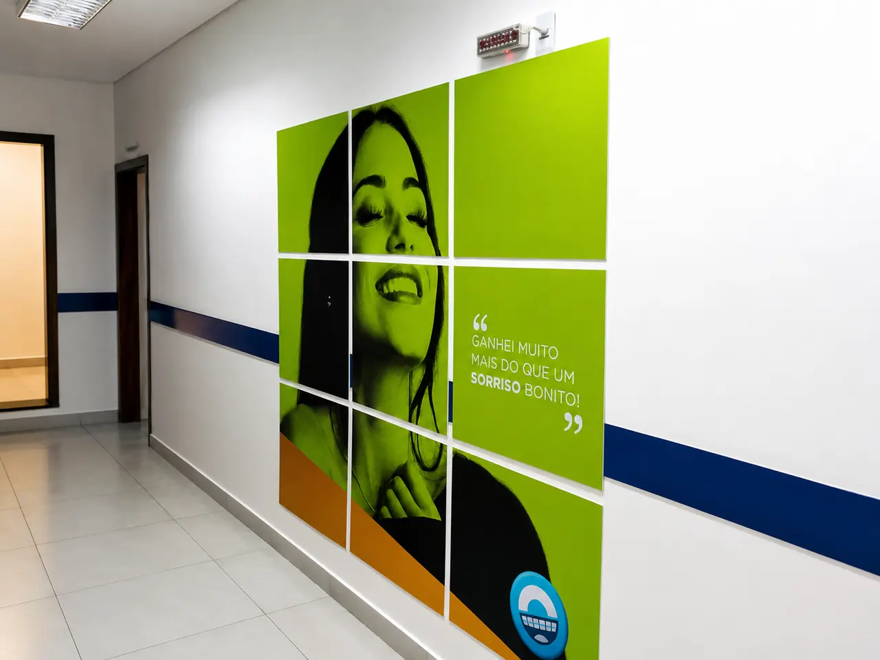 Painel de parede adesivado institucional